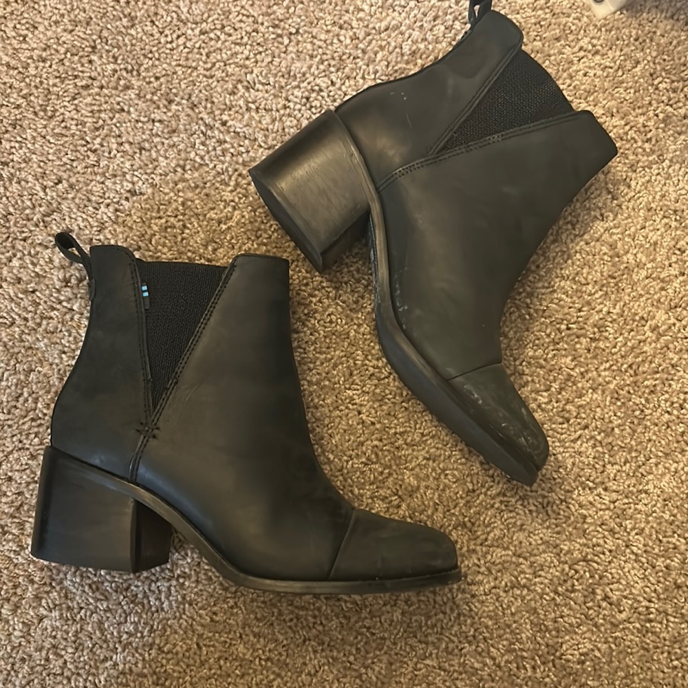 Toms booties size 6